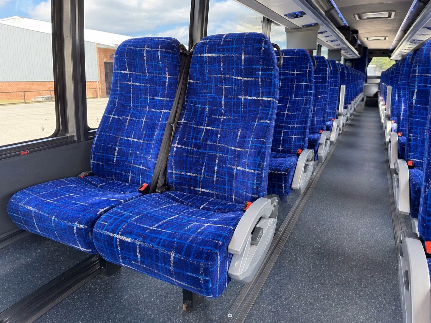 cross the bay or the hills with ease when you book a wedding shuttle bus in oakland
